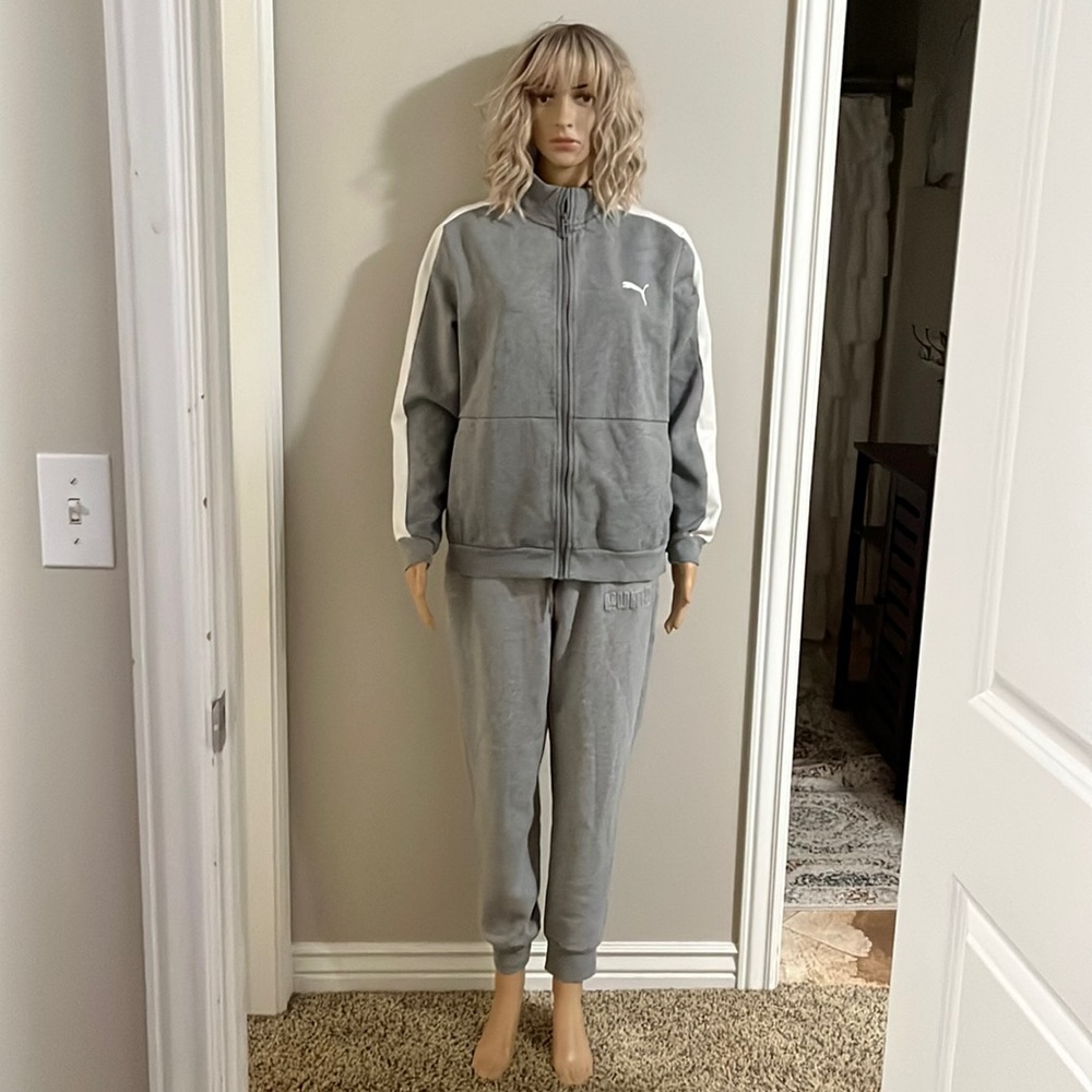 Comfy Puma 2 pc. Joggers set or Lounge wear. Like new!
